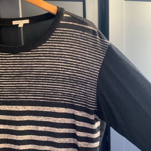 Styling Black & White Striped Three Quarter Length Sleeve Top-Sheer Back- Size M - Picture 4 of 8